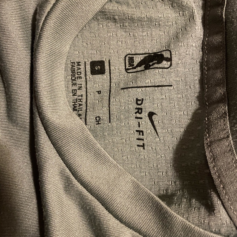 Washington Basketball T-Shirt - Picture 3 of 3